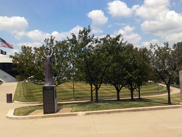 statue